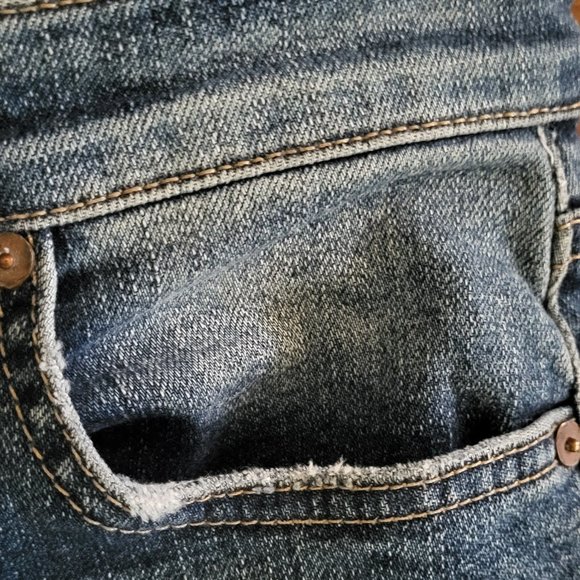 Joe's Jeans Sibyl Cuffed/Cropped Jean - size 27" - Picture 4 of 10